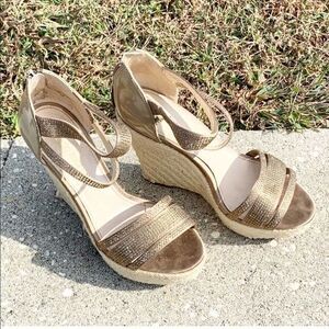 Platform Gold Sandals with sparkles sz 6
